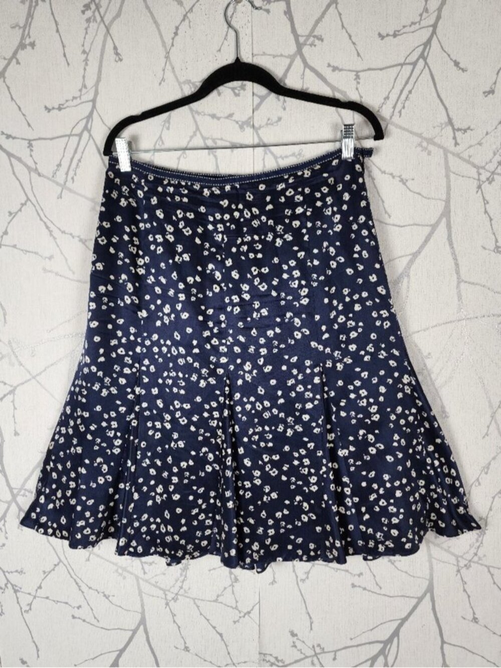 Liz Claiborne Navy Satin Ditsy Floral Flowy Knee Length Skirt